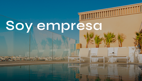 cubierta para piscina en un hotel