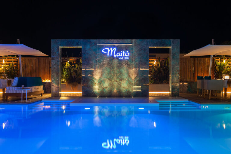 Fondo móvil de la gran piscina del Bech Club Lucca - Italia